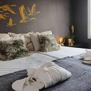 Carmen -- Boutique By The Sea Gæstehus